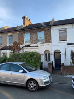 Property for auction in London)