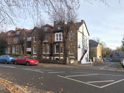 Property for auction in London)