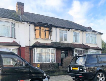 Property for auction in London)