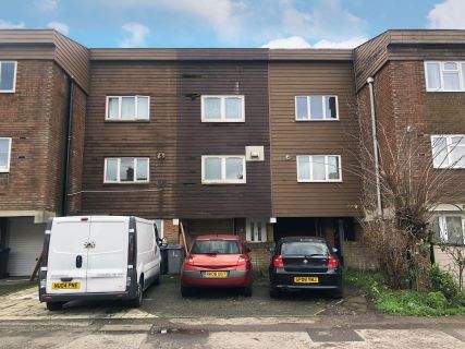 Property for auction in London)
