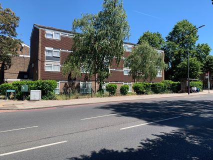 Property for auction in London)