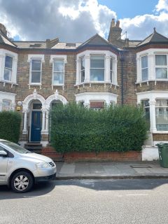 Property for auction in London)