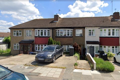 Property for auction in Hertfordshire)