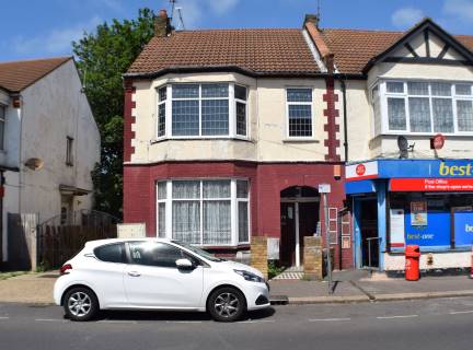 Property for auction in Essex)