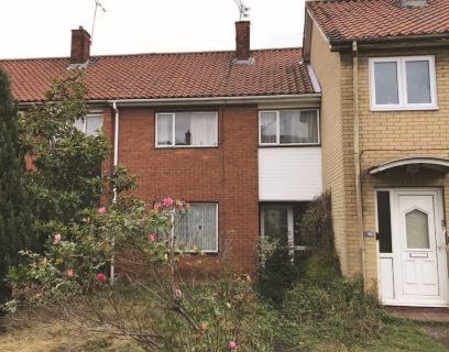 Property for auction in Essex)
