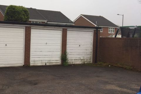 Property for auction in West Midlands)