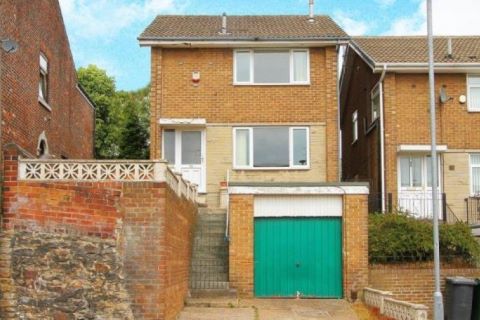 Property for auction in South Yorkshire)