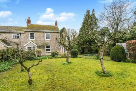 Property for auction in Devon)