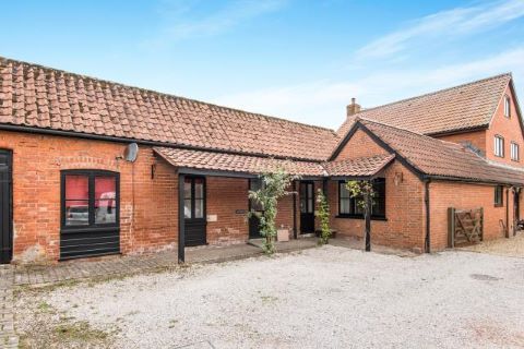 Property for auction in Devon)