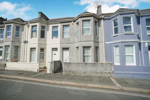 Property for auction in Devon)