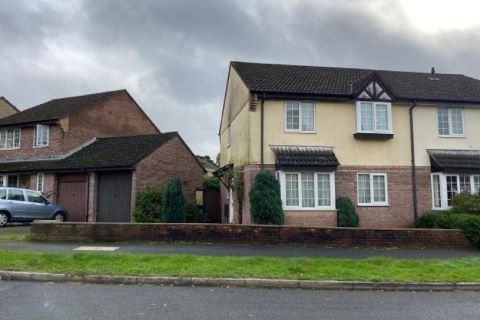 Property for auction in Devon)