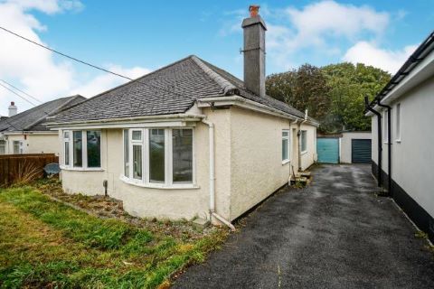 Property for auction in Devon)