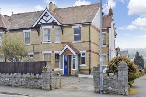 Property for auction in Clwyd)