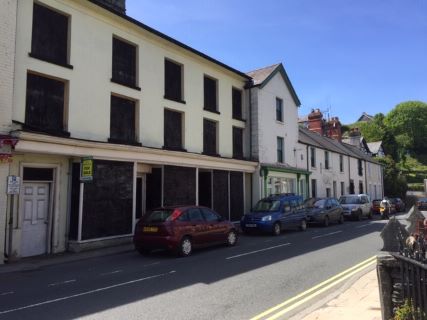 Property for auction in Clwyd)