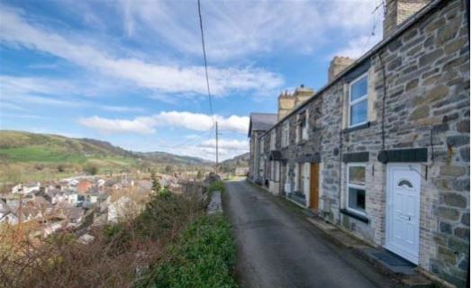 Property for auction in Clwyd)