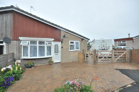 Property for auction in Clwyd)