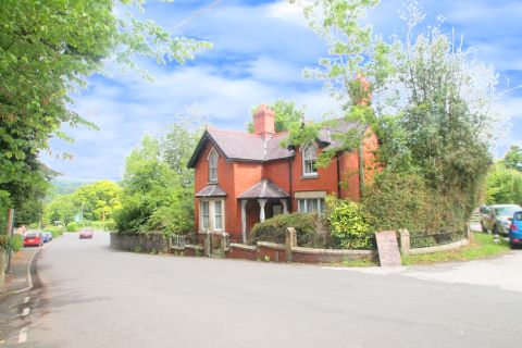 Property for auction in Clwyd)