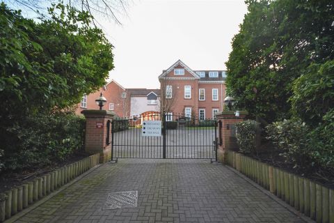 Property for auction in Nottinghamshire)