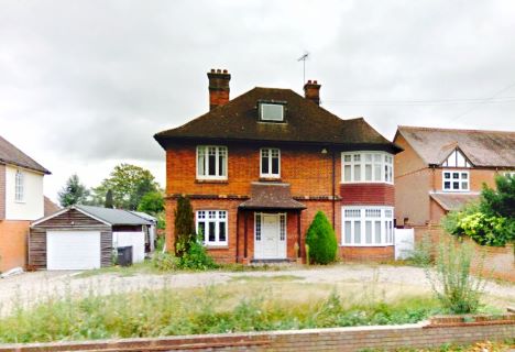 Property for auction in Essex)