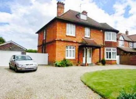 Property for auction in Essex)