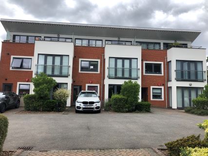 Property for auction in Buckinghamshire)