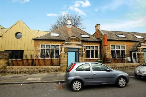 Property for auction in London)