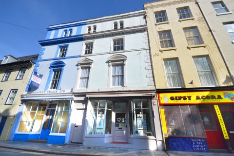 Property for auction in Devon)
