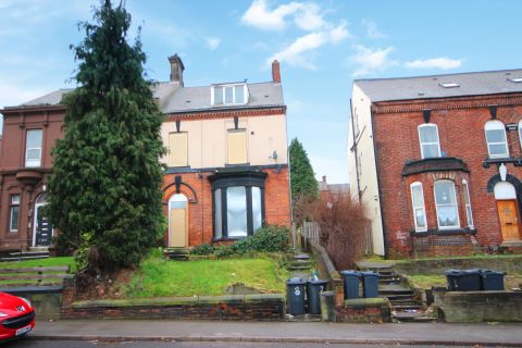Property for auction in South Yorkshire)