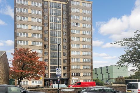 Property for auction in London)
