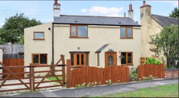 Property for auction in Worcestershire)