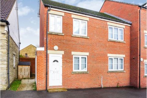 Property for auction in Northamptonshire)