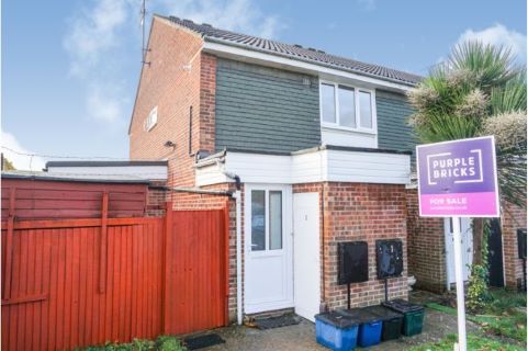 Property for auction in Essex)