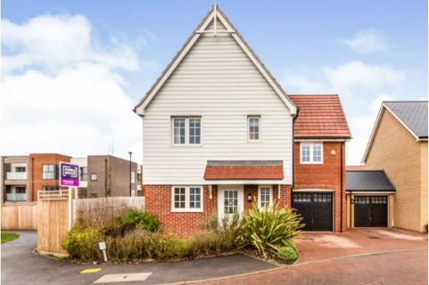 Property for auction in Essex)