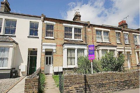 Property for auction in Essex)