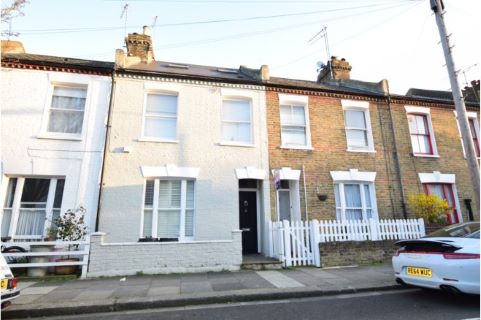 Property for auction in London)