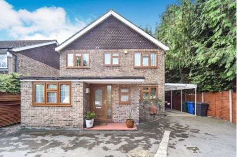 Property for auction in Berkshire)