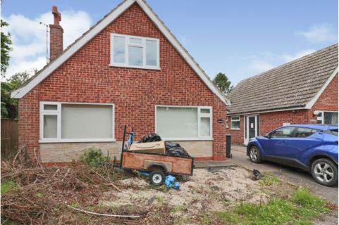 Property for auction in North Lincolnshire)