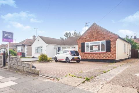 Property for auction in Essex)