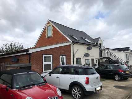 Property for auction in Berkshire)