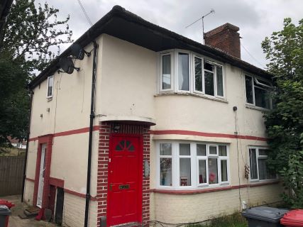 Property for auction in Berkshire)