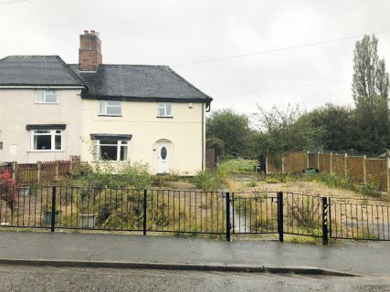 Property for auction in Derbyshire)