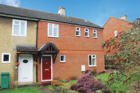 Property for auction in Worcestershire)