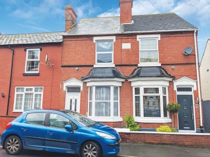 Property for auction in Worcestershire)