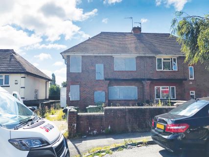 Property for auction in Worcestershire)