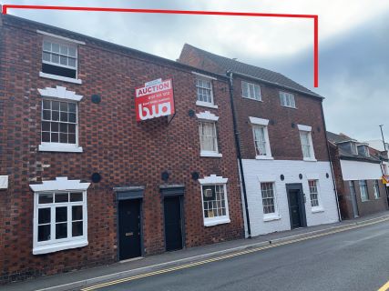 Property for auction in Worcestershire)