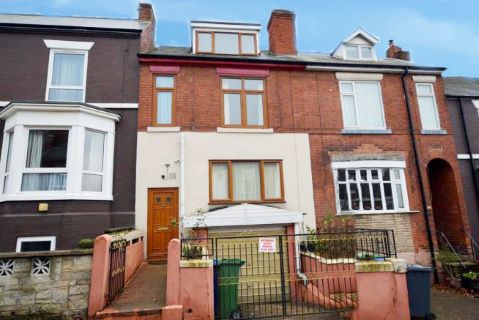 Property for auction in Derbyshire)