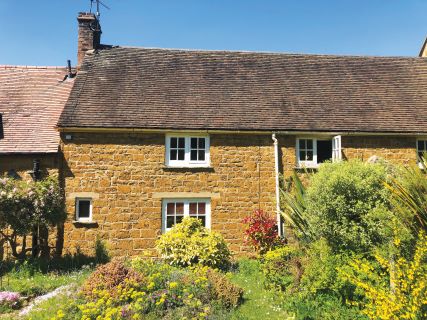 Property for auction in Warwickshire)