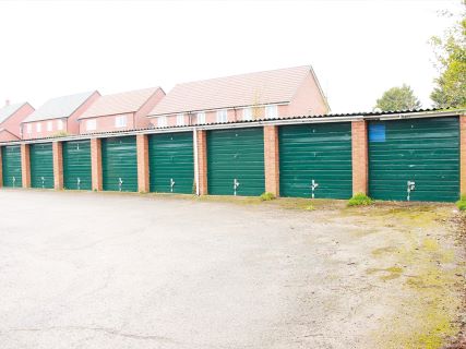 Property for auction in Warwickshire)