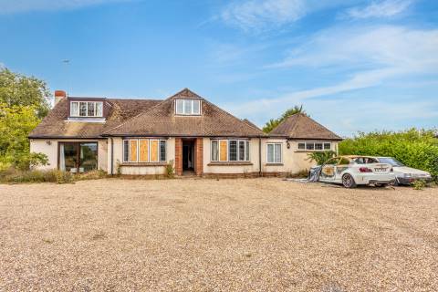 Property for auction in Buckinghamshire