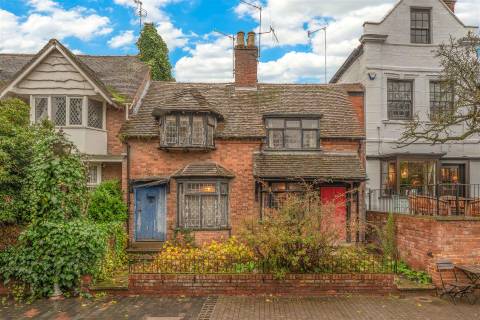 Property for auction in Warwickshire